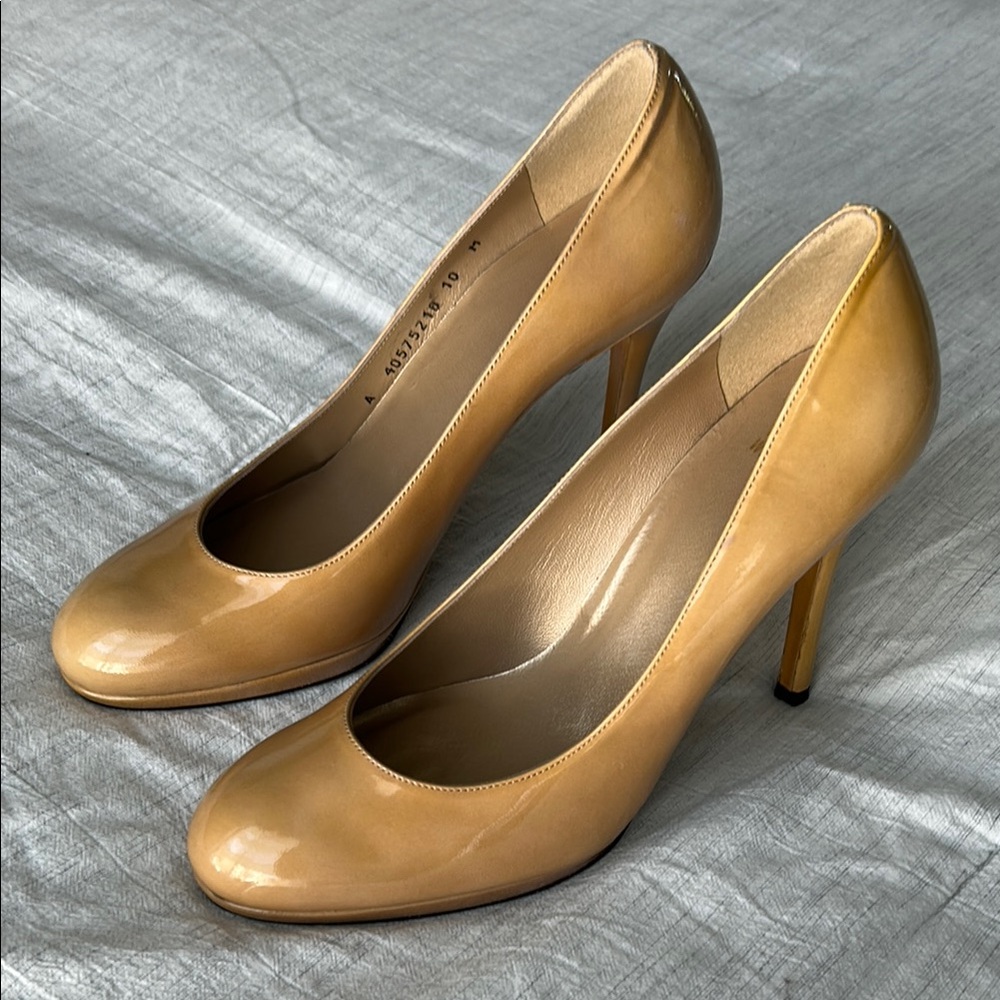 Elegant Stuart Weitzman Tan High Heels